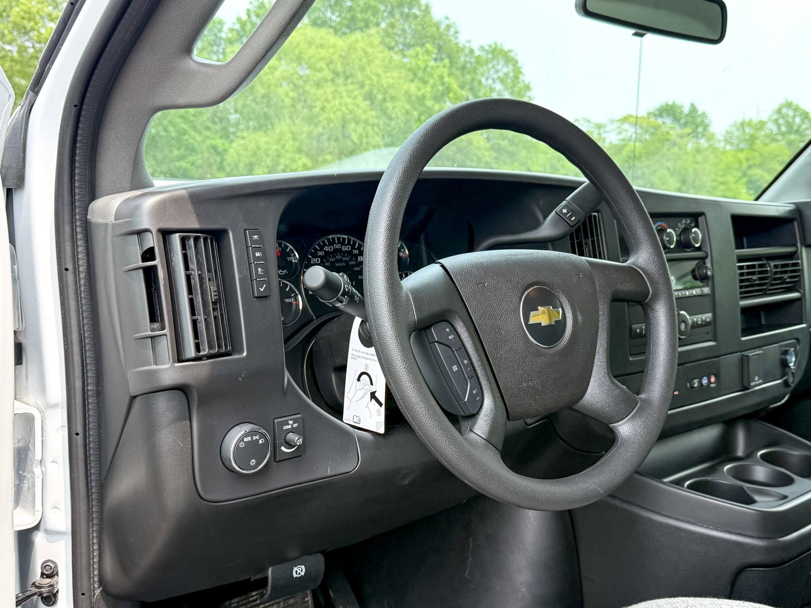 2025 Chevrolet Express 3500 Cutaway Van photo 3