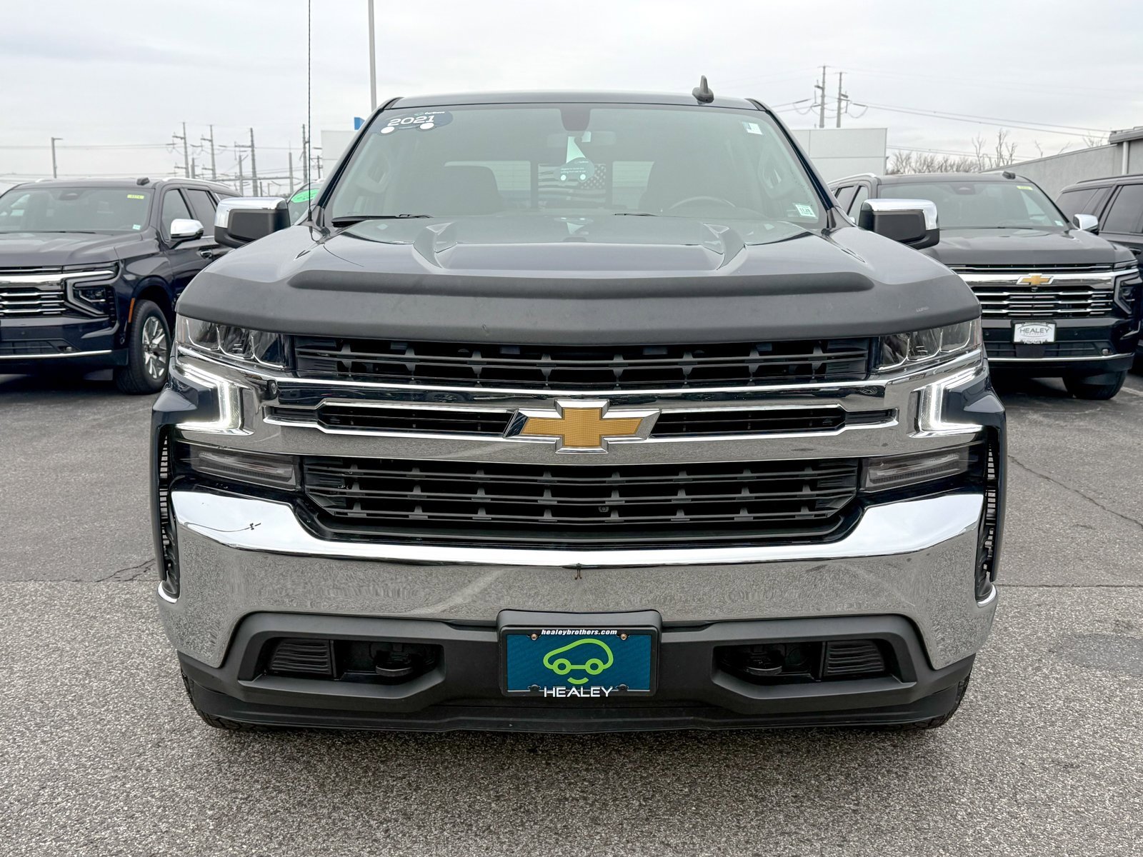 2021 Chevrolet Silverado 1500 LT photo 2