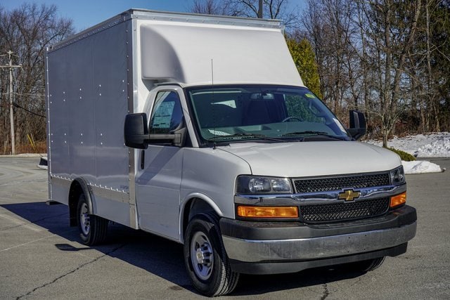 2024 Chevrolet Express Cutaway Base's photo