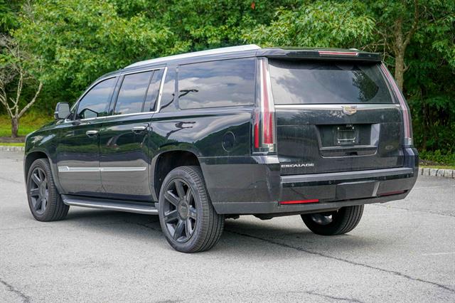 Used 2017 Cadillac Escalade ESV Premium Luxury with VIN 1GYS4JKJXHR124321 for sale in New Hampton, NY