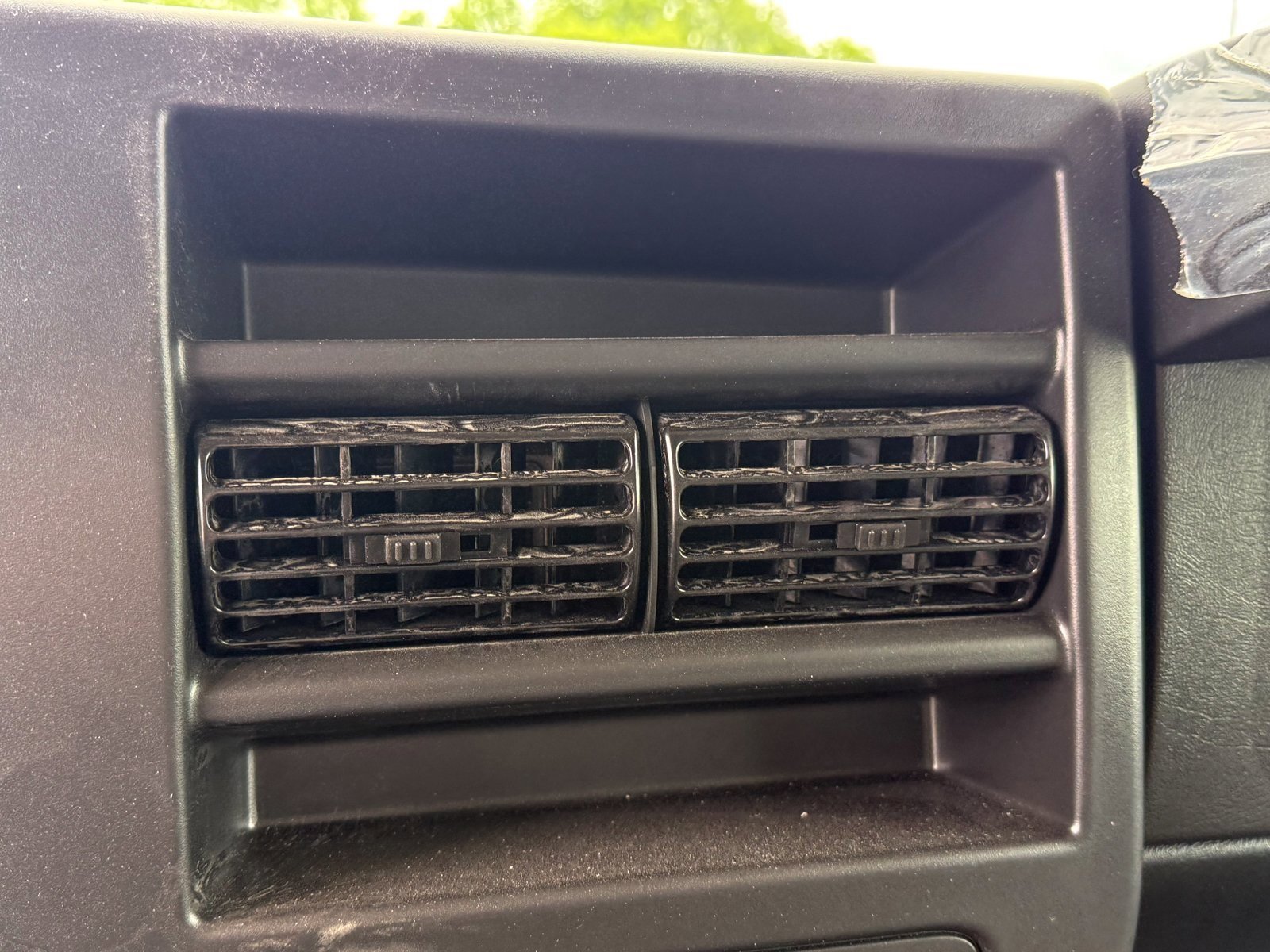 2025 Chevrolet Express Cutaway Base photo 31