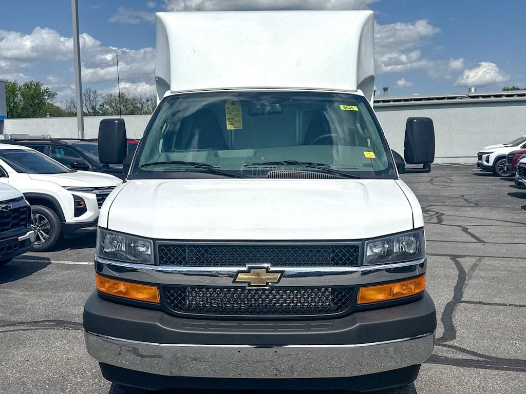 New 2026 Chevrolet Express Cutaway 3500 1WT Cutaway Van