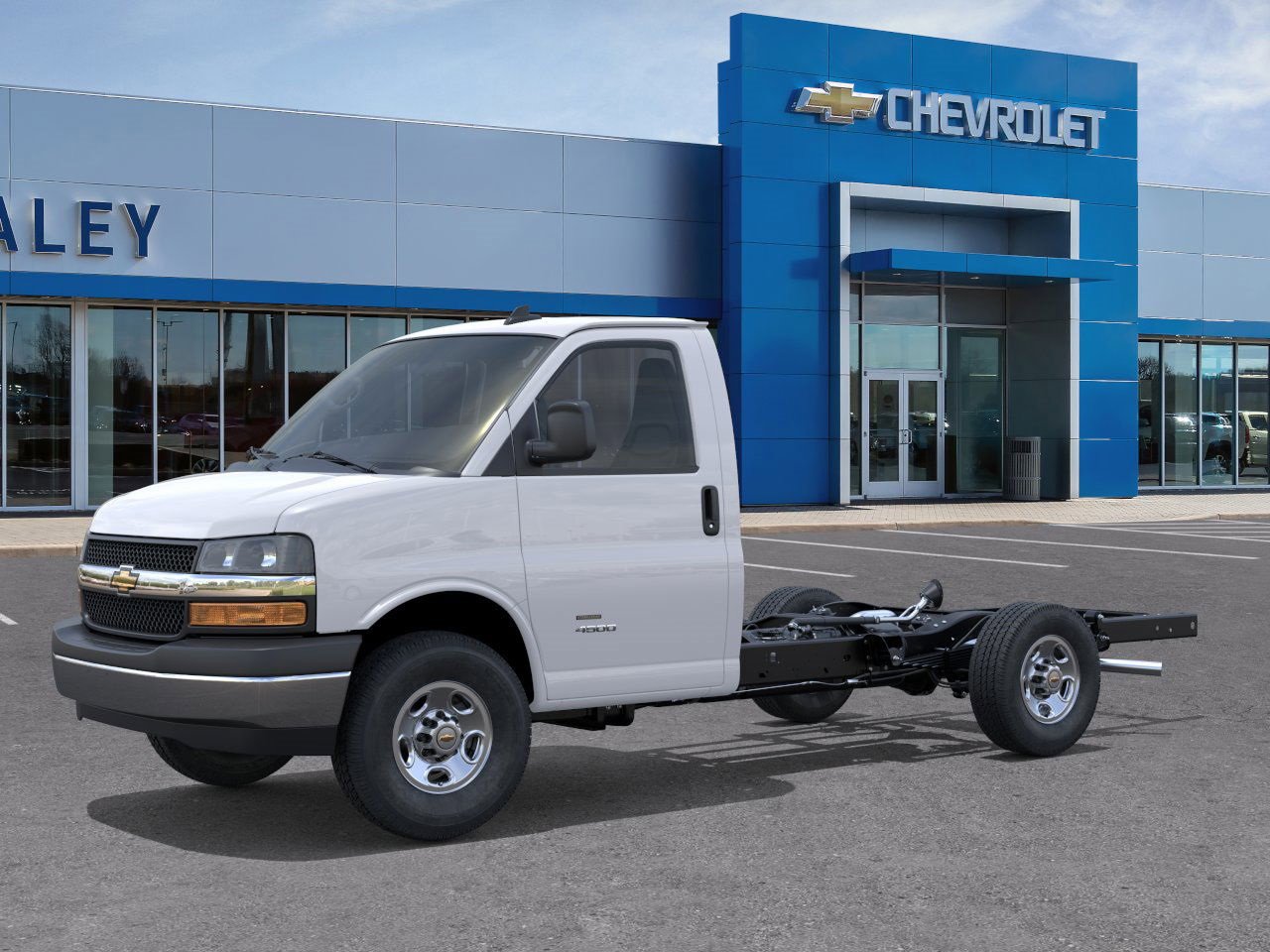 2025 Chevrolet Express 3500 Cutaway Van photo 2