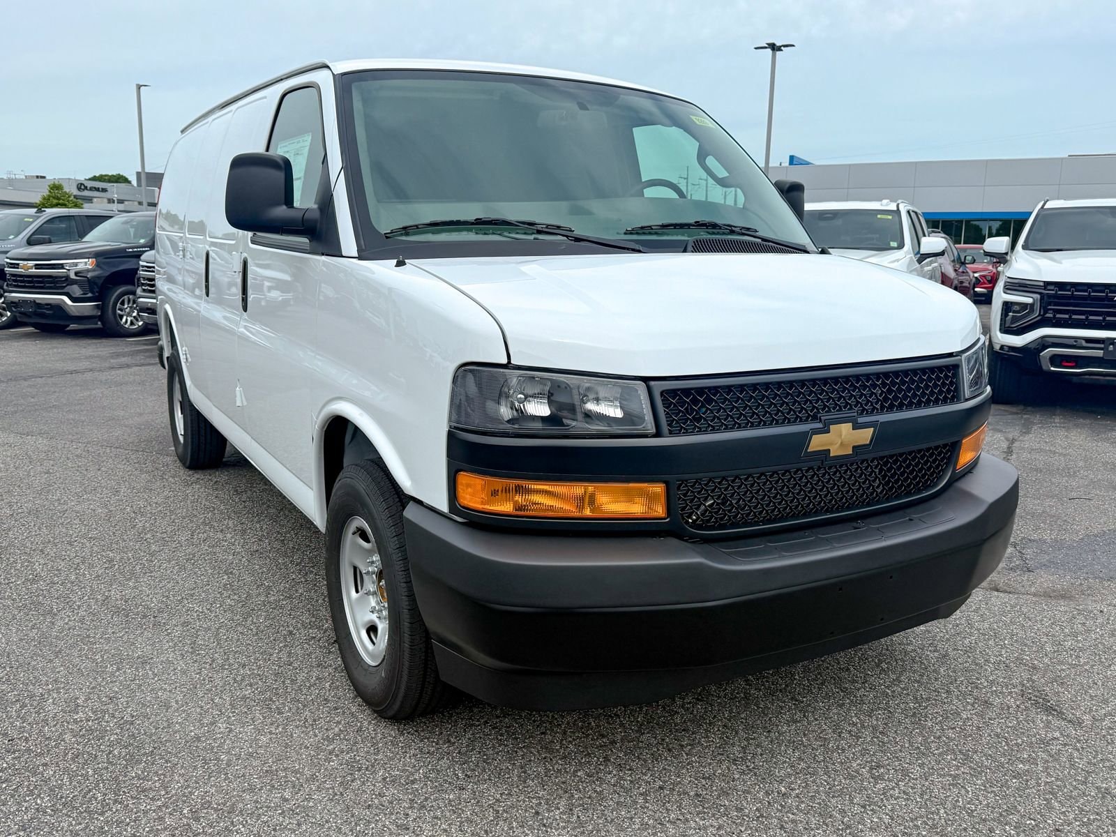 2026 Chevrolet Express 2500 Work Van HD's photo