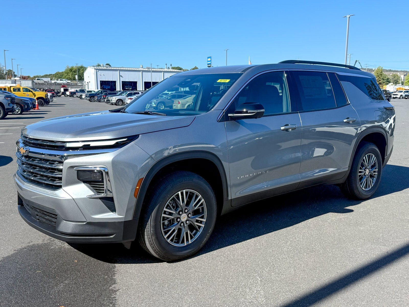 2026 Chevrolet Traverse photo 2