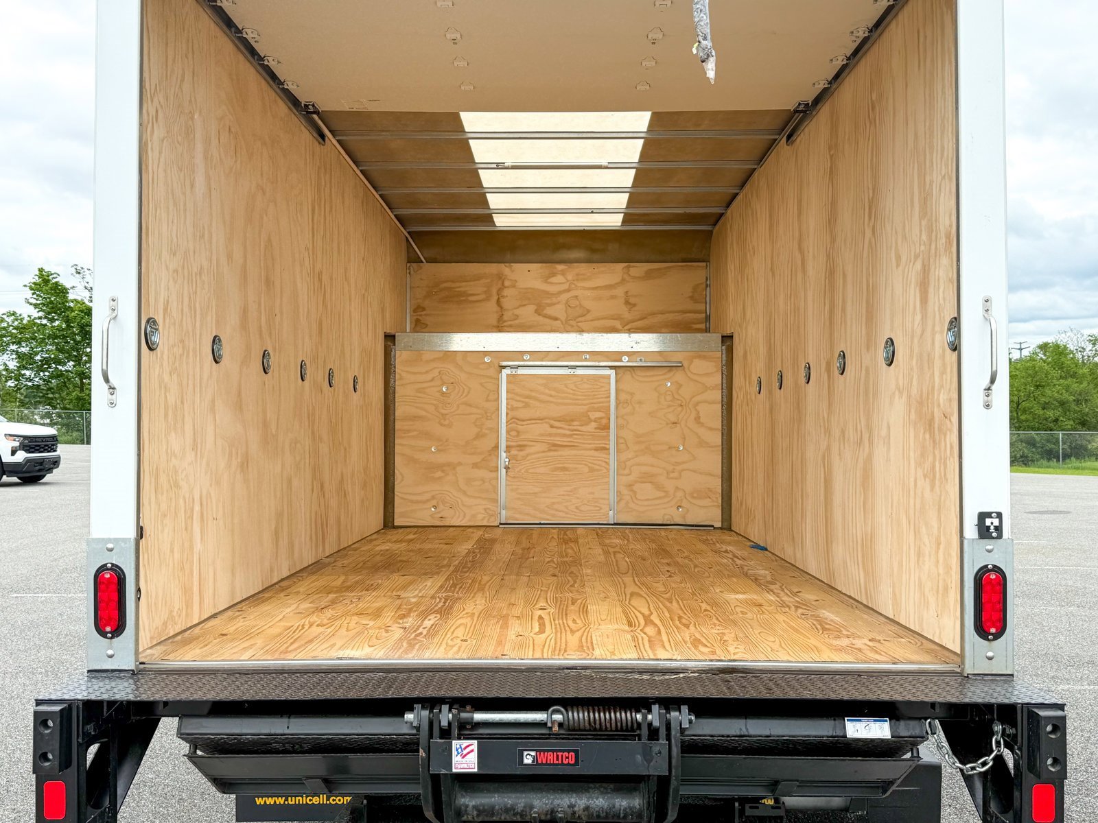 2025 Chevrolet Express Cutaway Base photo 9