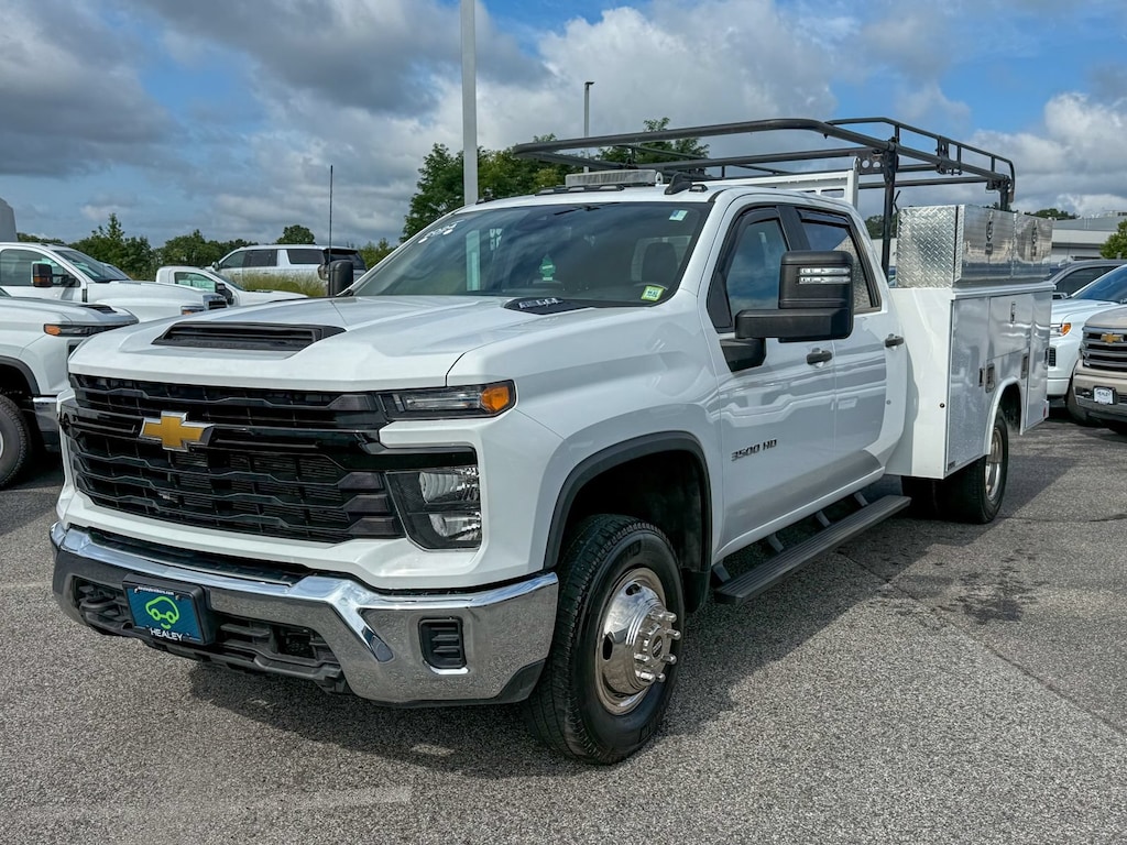 Used 2024 Chevrolet Silverado 3500 HD Chassis Cab Work Truck Truck Crew Cab