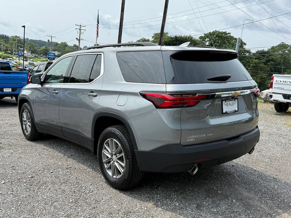 Used 2024 Chevrolet Traverse Limited LT Cloth SUV
