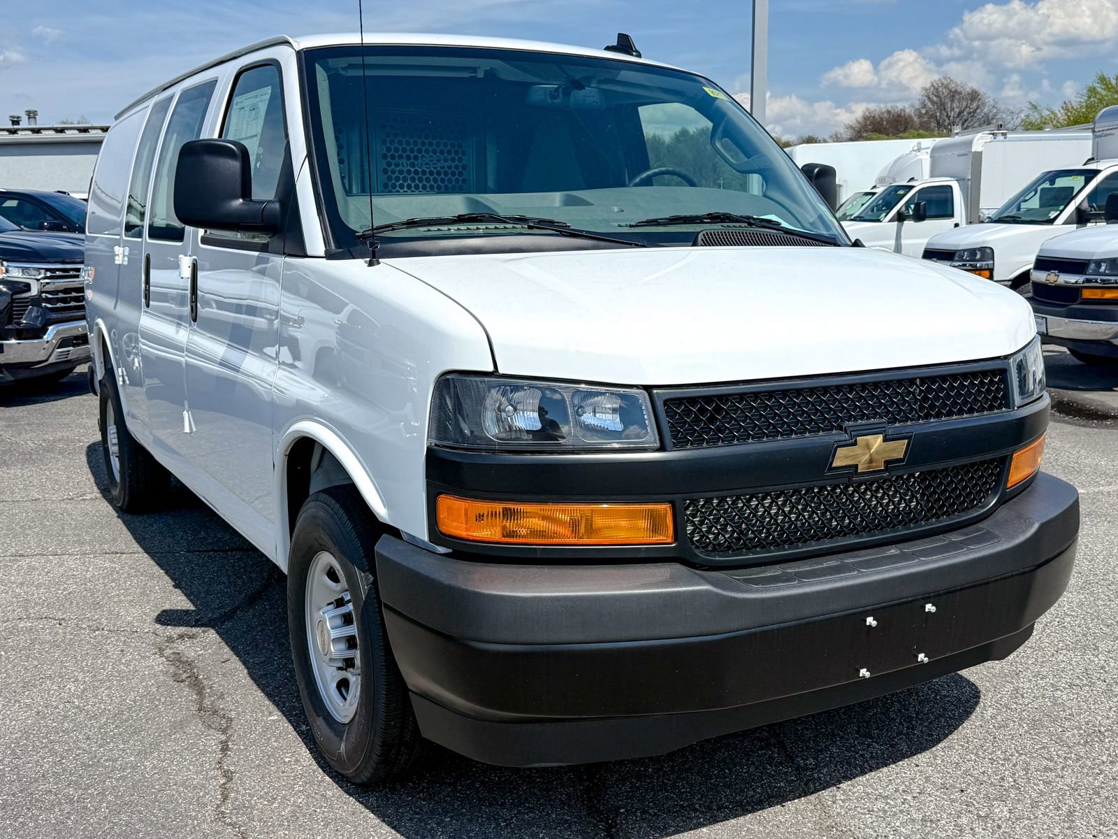 2025 Chevrolet Express 3500 Work Van HD's photo