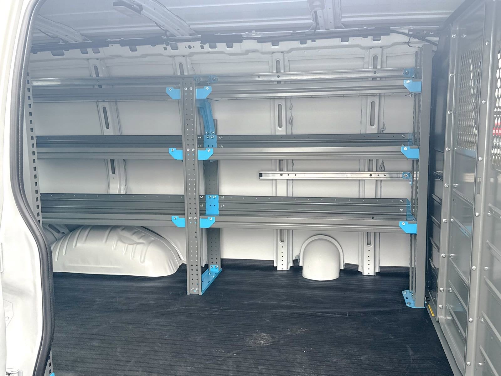 2025 Chevrolet Express Cargo Work Van - Photo 15