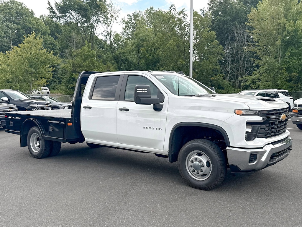 New 2025 Chevrolet Silverado 3500 HD Chassis Cab Work Truck Truck Crew Cab
