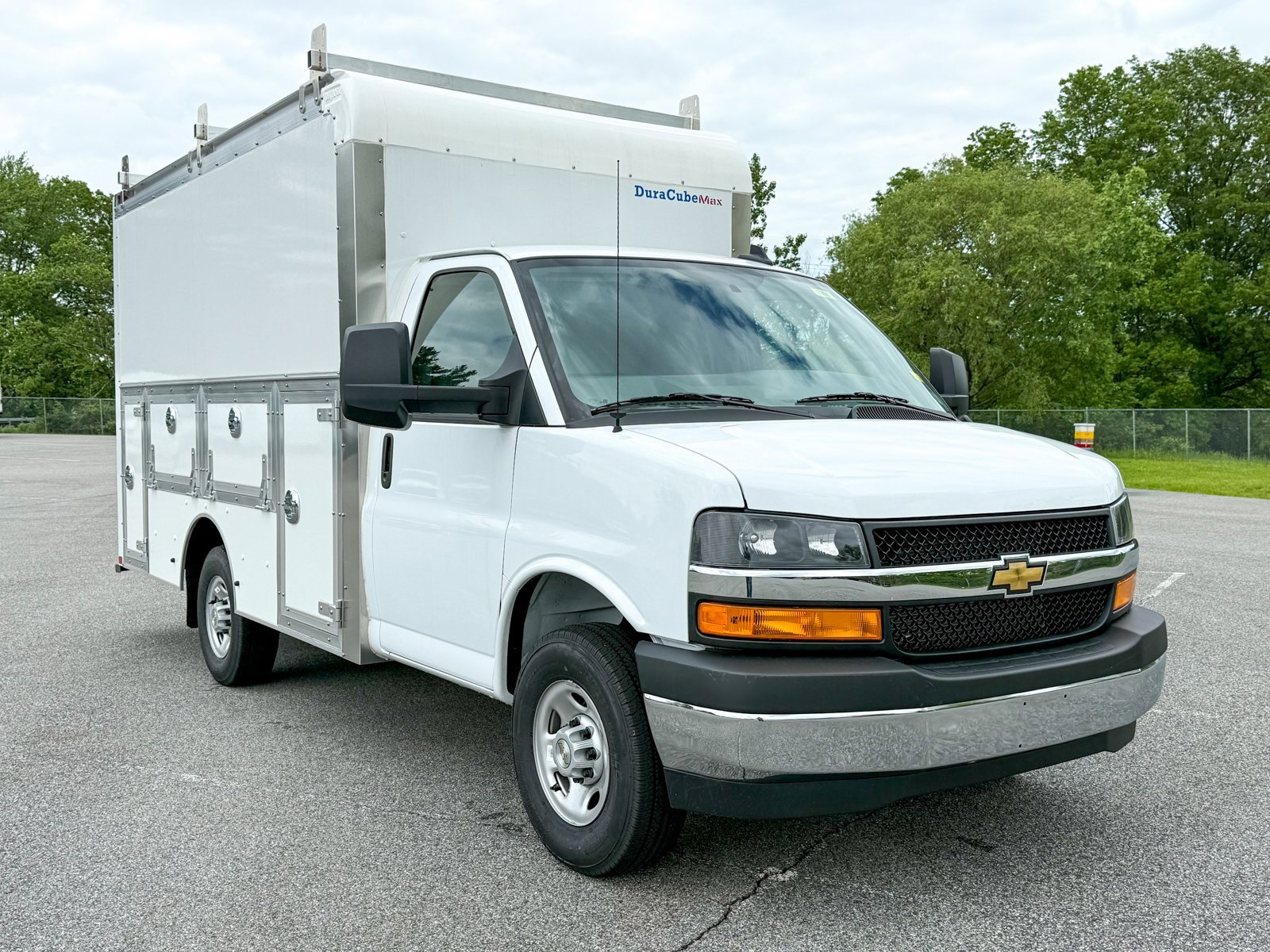 2025 Chevrolet Express Cutaway Base's photo