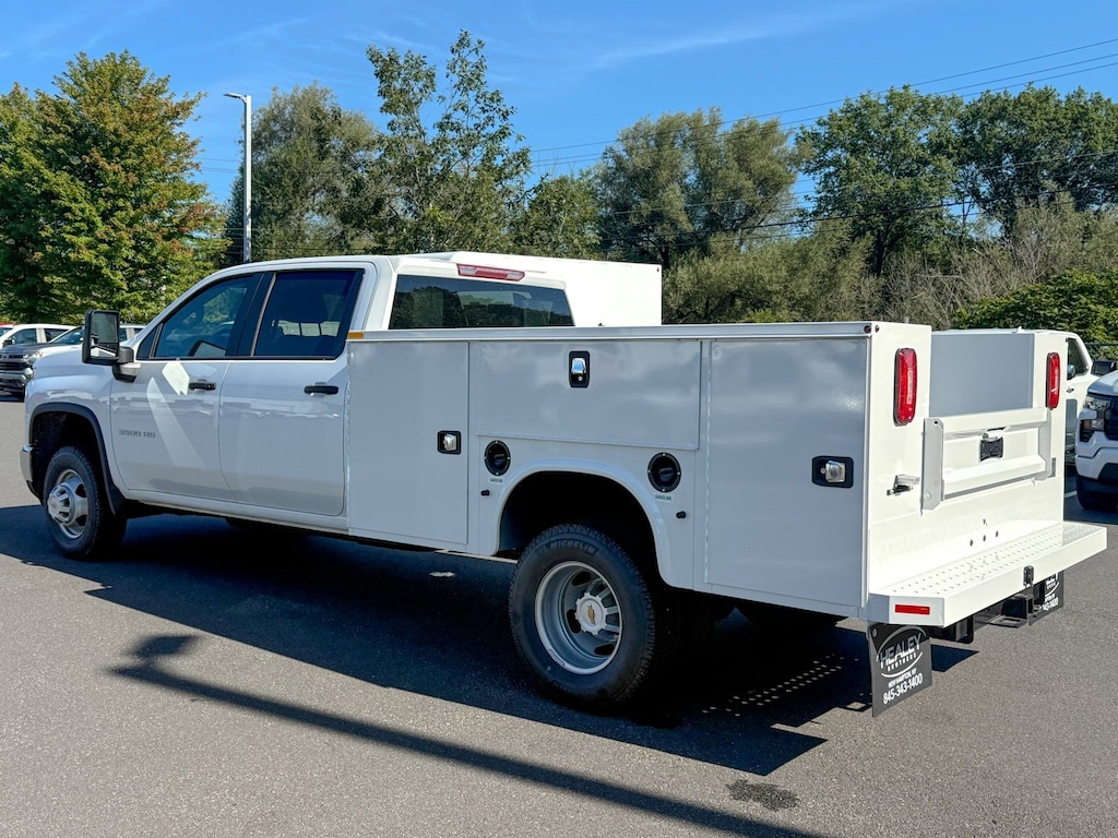 New 2025 Chevrolet Silverado 3500 HD Chassis Cab Work Truck Truck Crew Cab