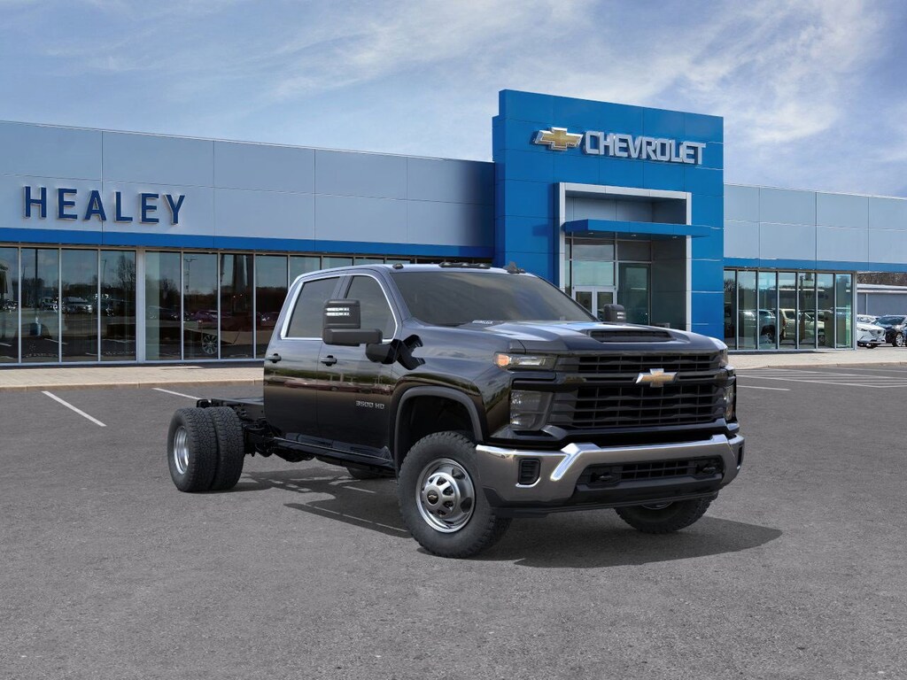 New 2025 Chevrolet Silverado 3500 HD Chassis Cab Work Truck Truck Crew Cab