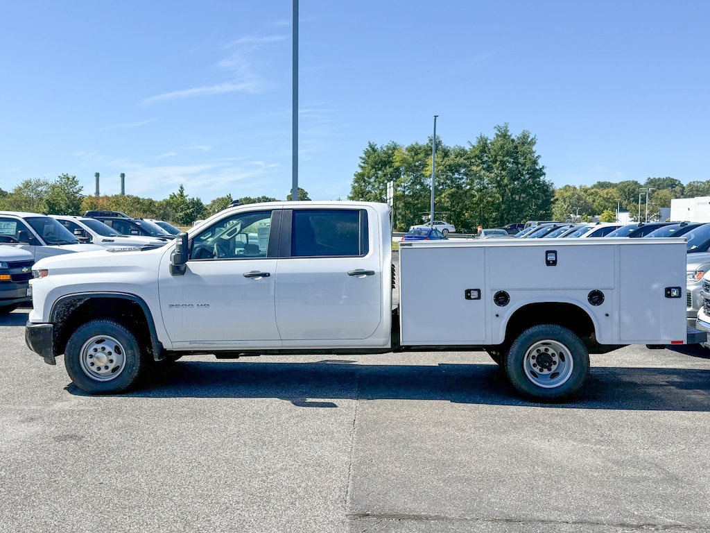 New 2026 Chevrolet Silverado 3500 HD Chassis Cab Work Truck Truck Crew Cab
