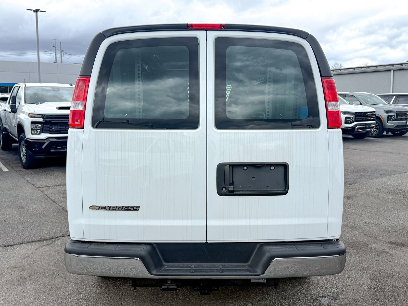 2025 Chevrolet Express Cargo Work Van - Photo 6