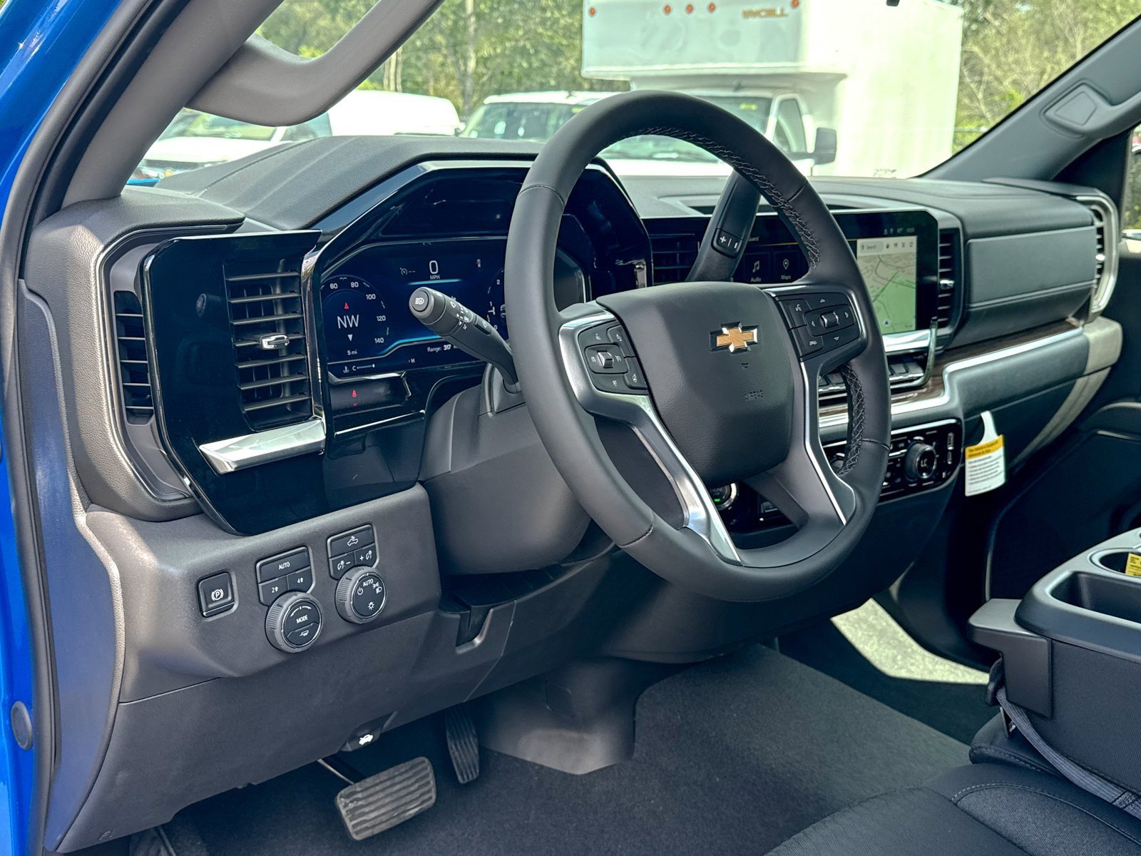 2025 Chevrolet Silverado 1500 LT photo 3