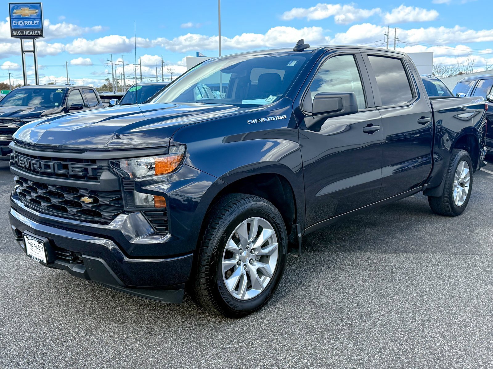 2023 Chevrolet Silverado 1500 Custom photo 3