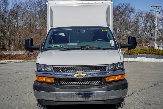 2024 Chevrolet Express 3500 Cutaway Van photo 4