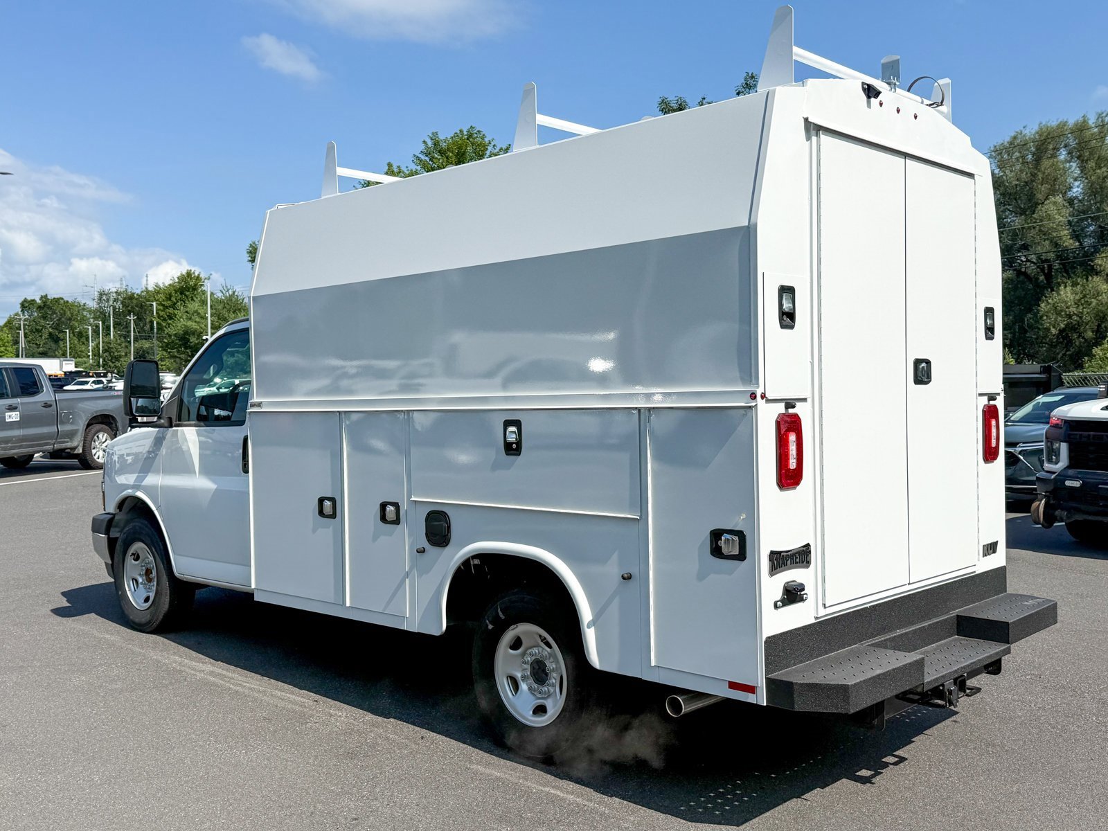 2025 Chevrolet Express 3500 Cutaway Van photo 2