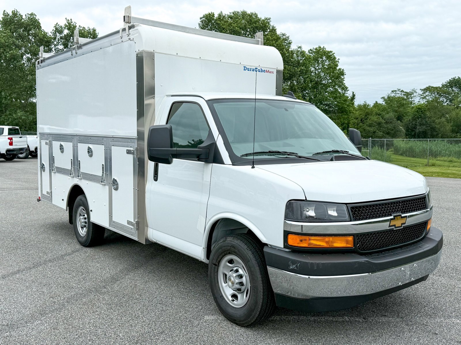 2025 Chevrolet Express Cutaway Base's photo