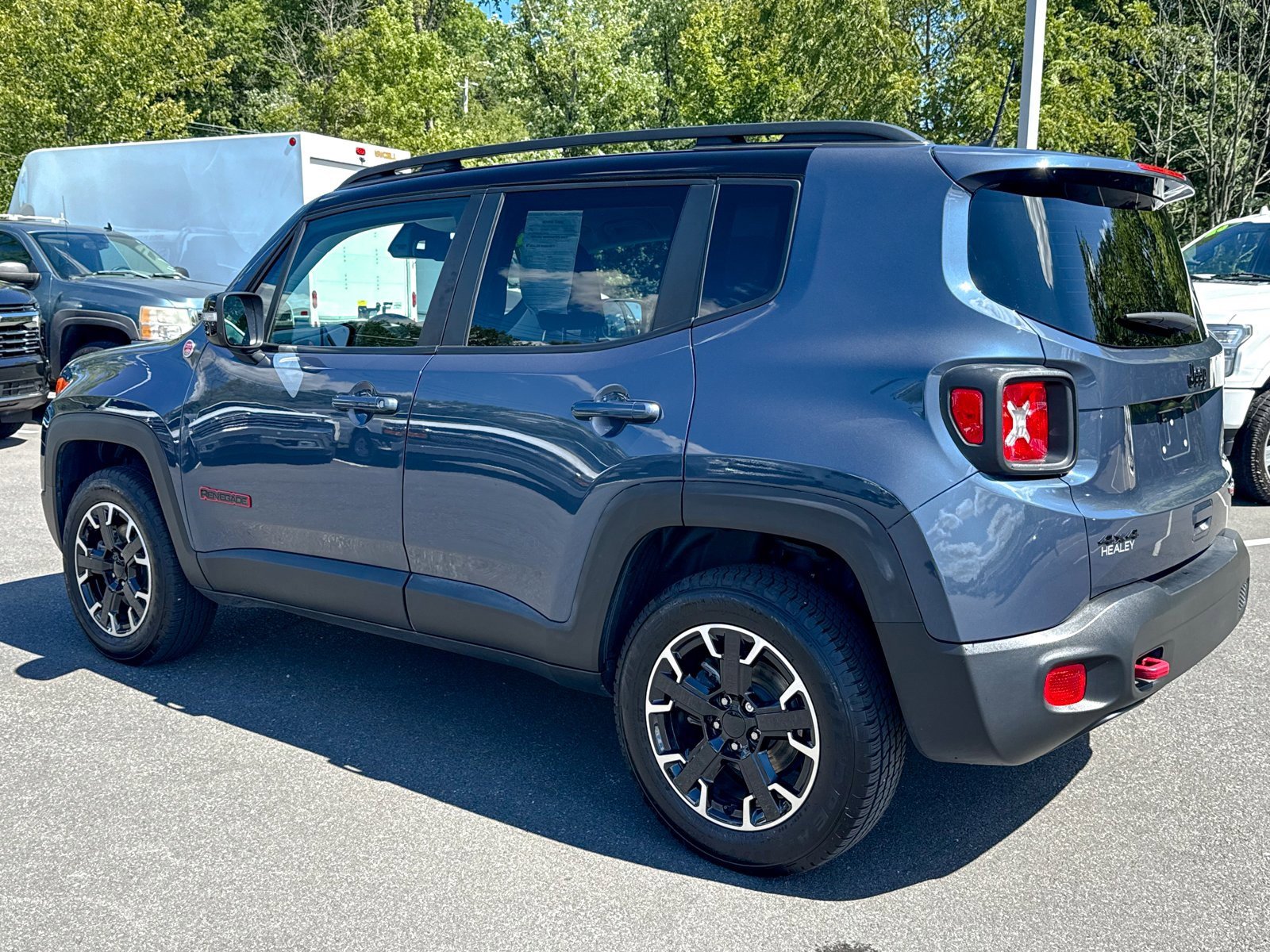 2023 Jeep Renegade Trailhawk photo 2