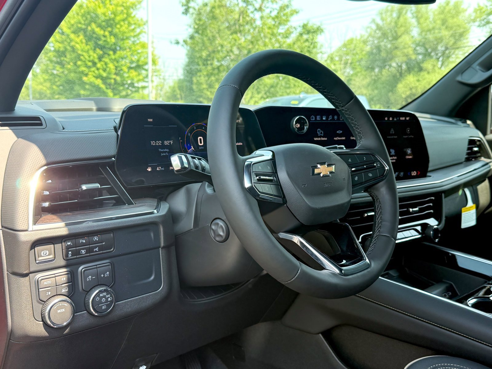 2025 Chevrolet Tahoe Premier photo 3