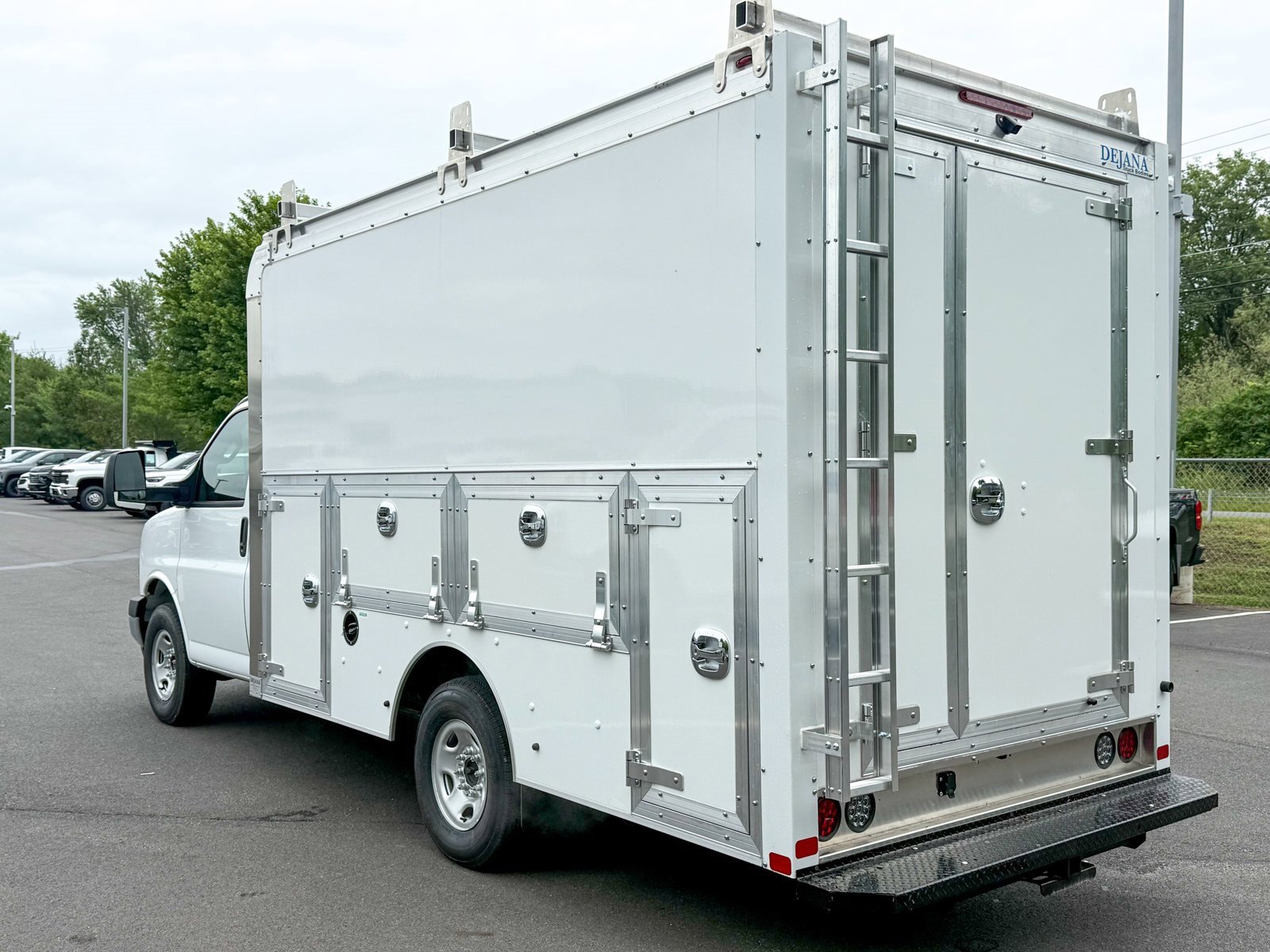 2025 Chevrolet Express 3500 Cutaway Van photo 2