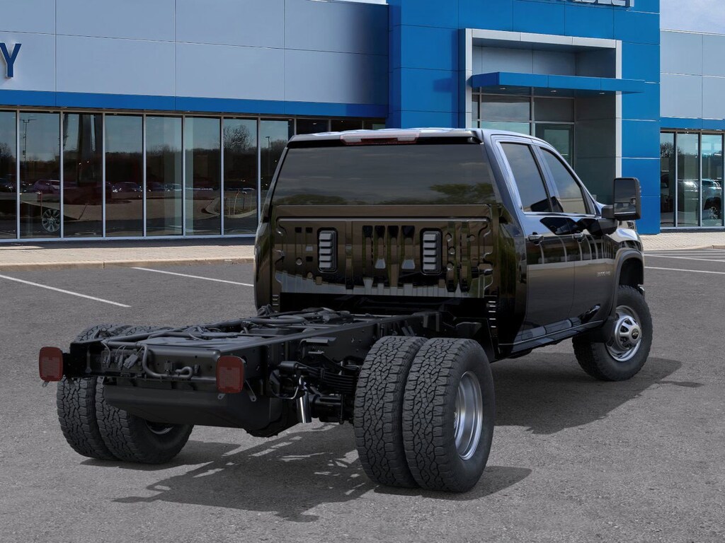 New 2025 Chevrolet Silverado 3500 HD Chassis Cab Work Truck Truck Crew Cab