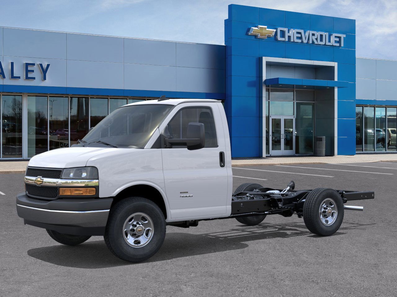 2025 Chevrolet Express 3500 Cutaway Van photo 2