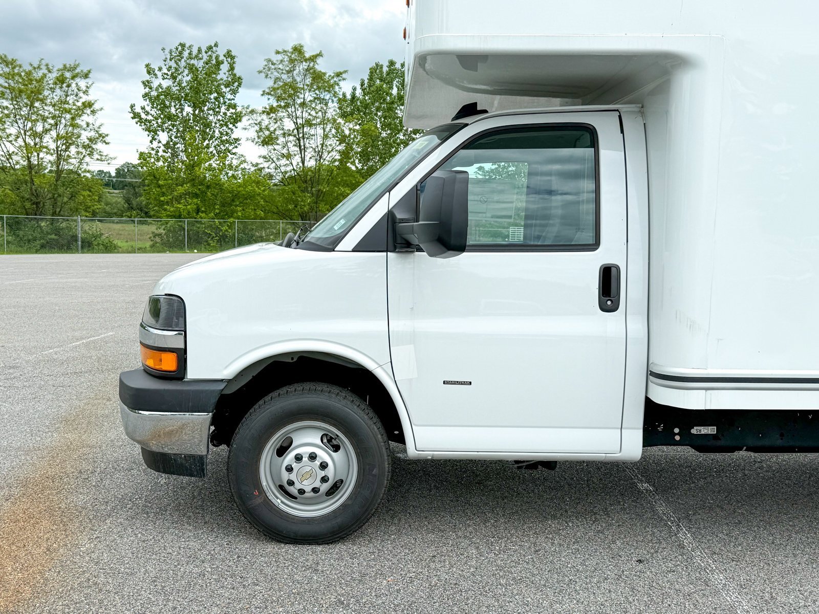 2025 Chevrolet Express Cutaway Base photo 15