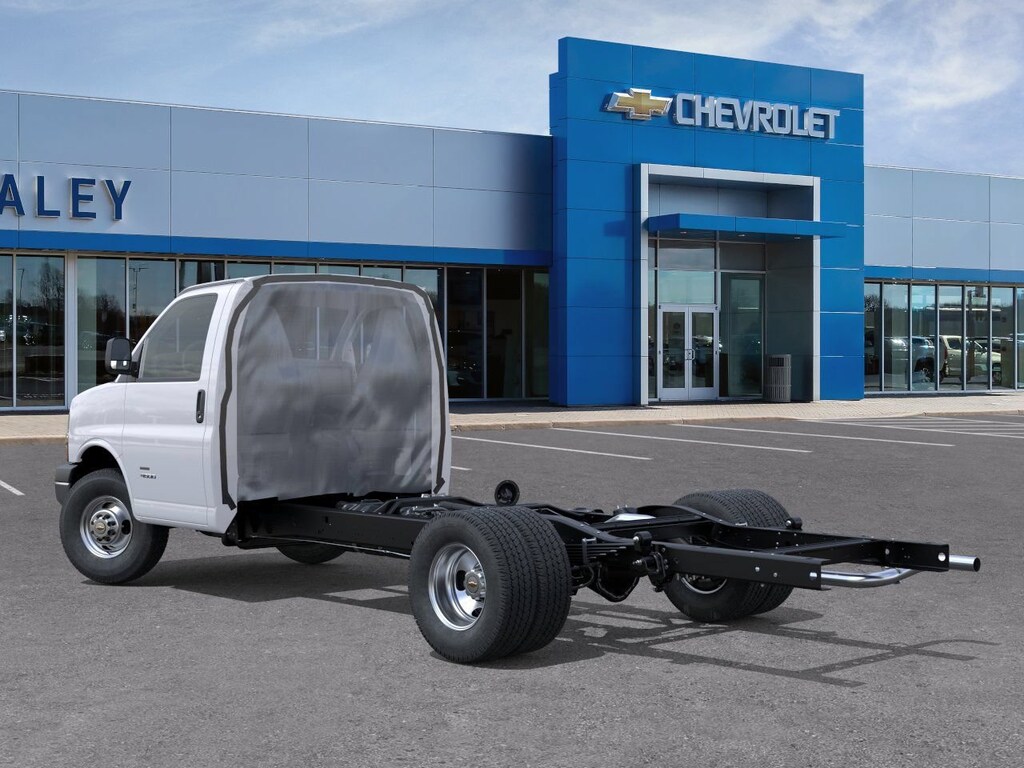 New 2026 Chevrolet Express Cutaway 3500 1WT Cutaway Van