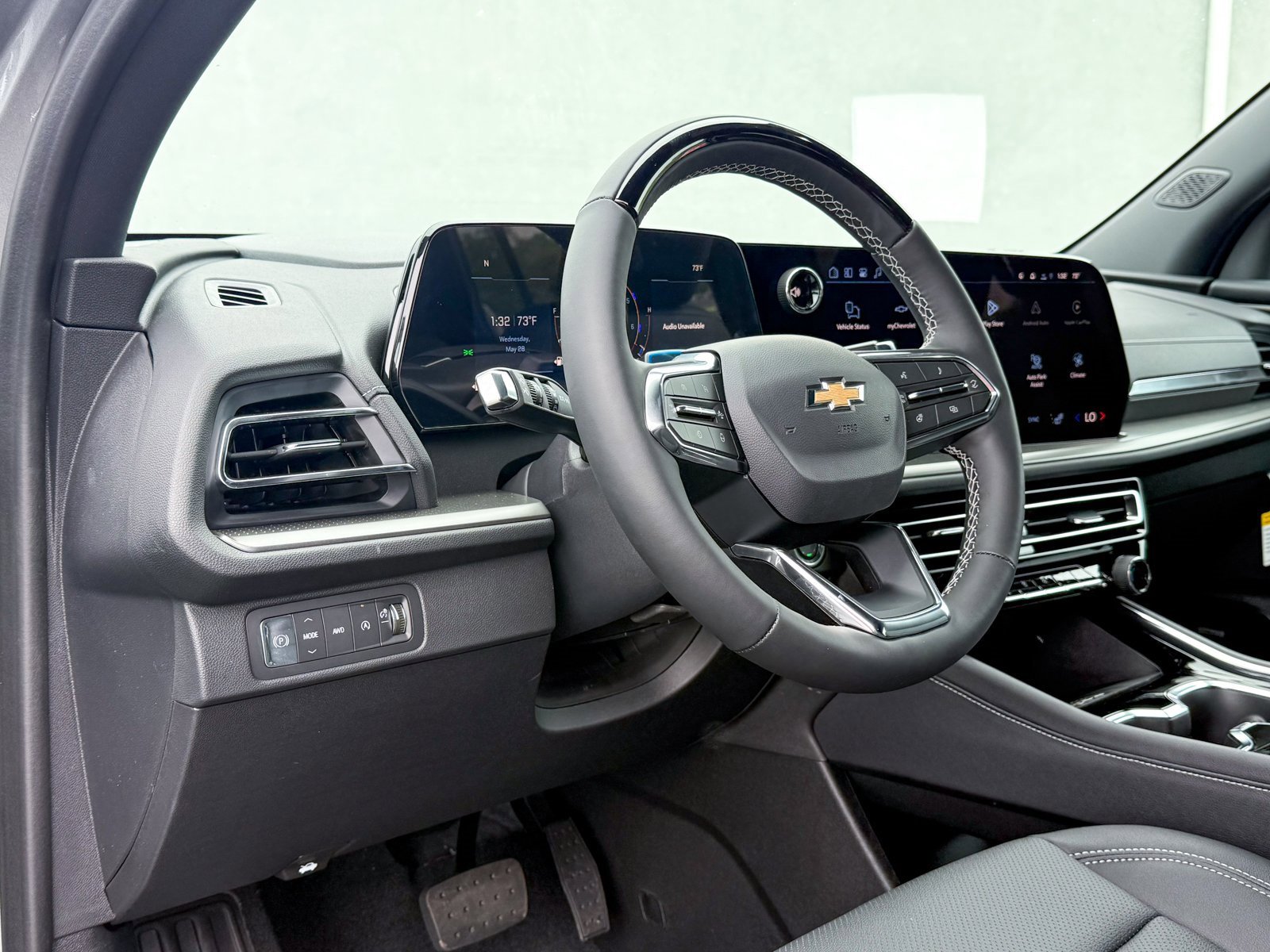 2025 Chevrolet Traverse photo 3