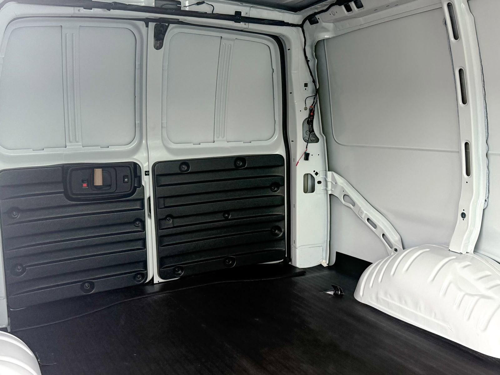 2026 Chevrolet Express Cargo Work Van - Photo 15