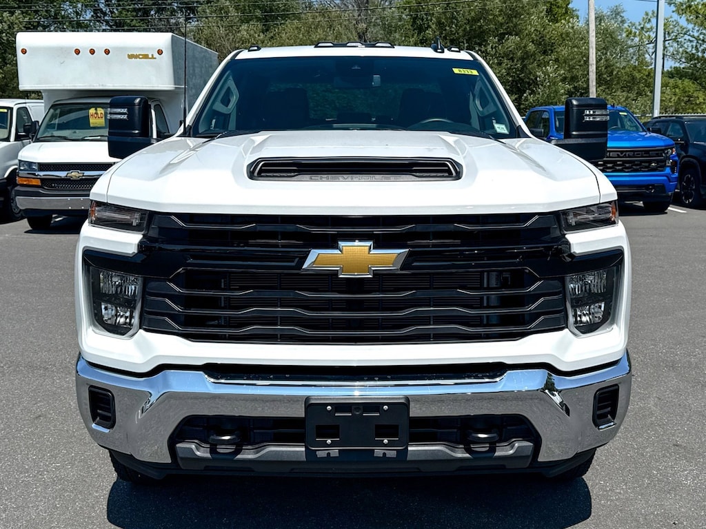 New 2025 Chevrolet Silverado 3500 HD Chassis Cab Work Truck Truck Crew Cab
