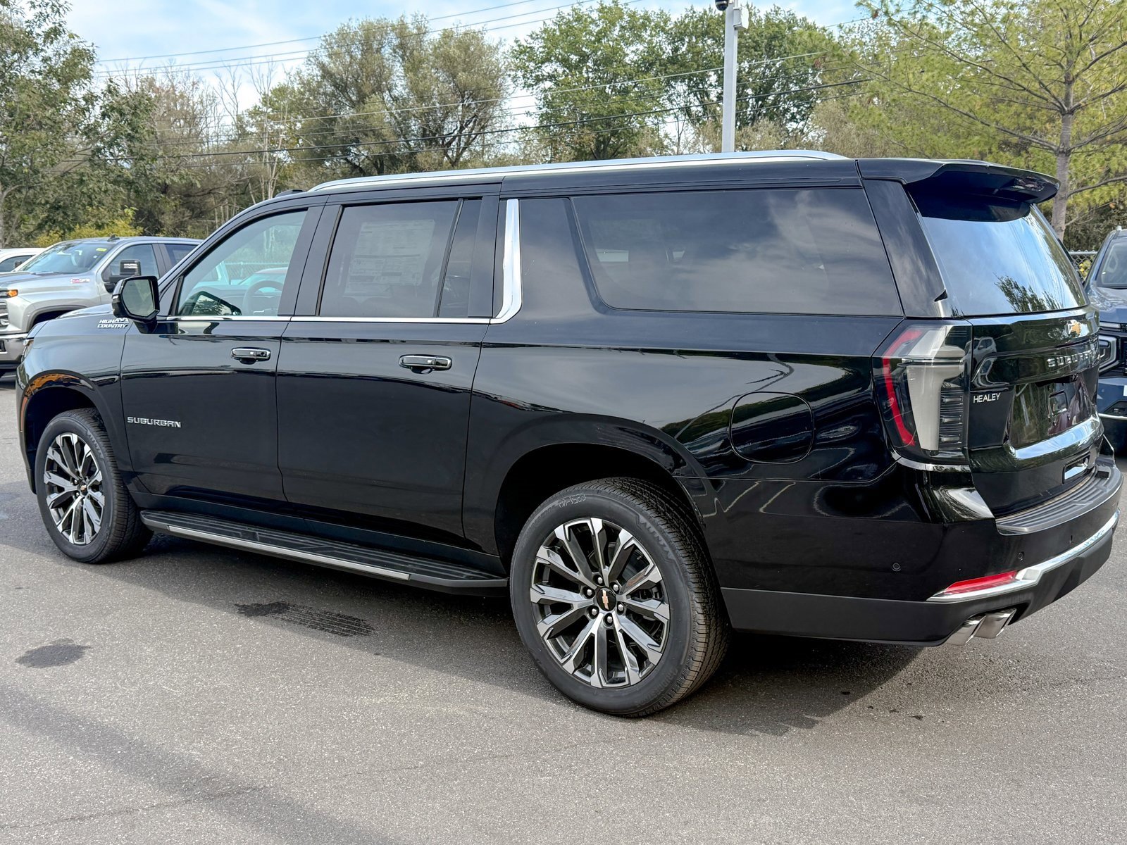 2025 Chevrolet Suburban High Country photo 2
