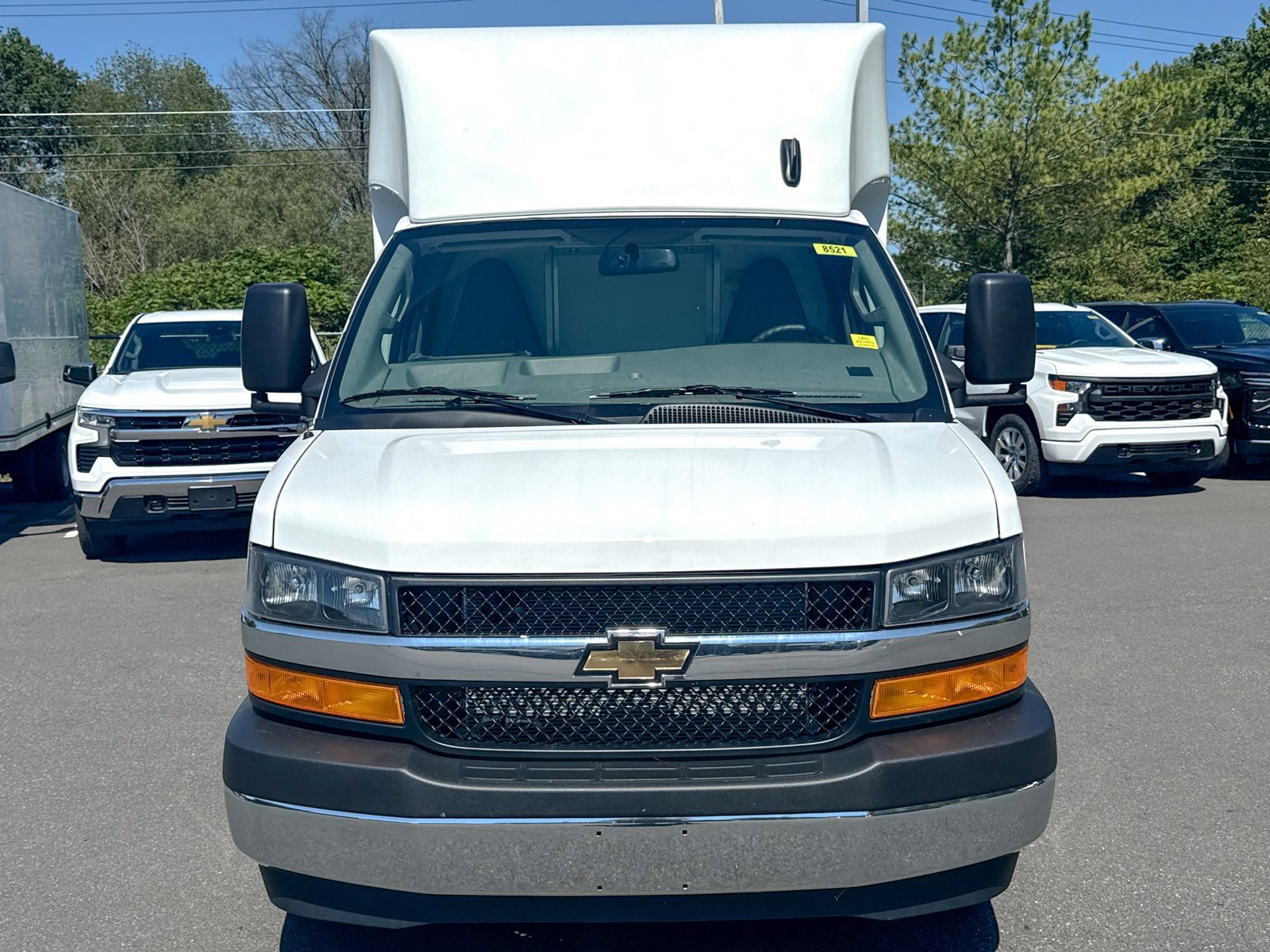 2025 Chevrolet Express 3500 Cutaway Van photo 3