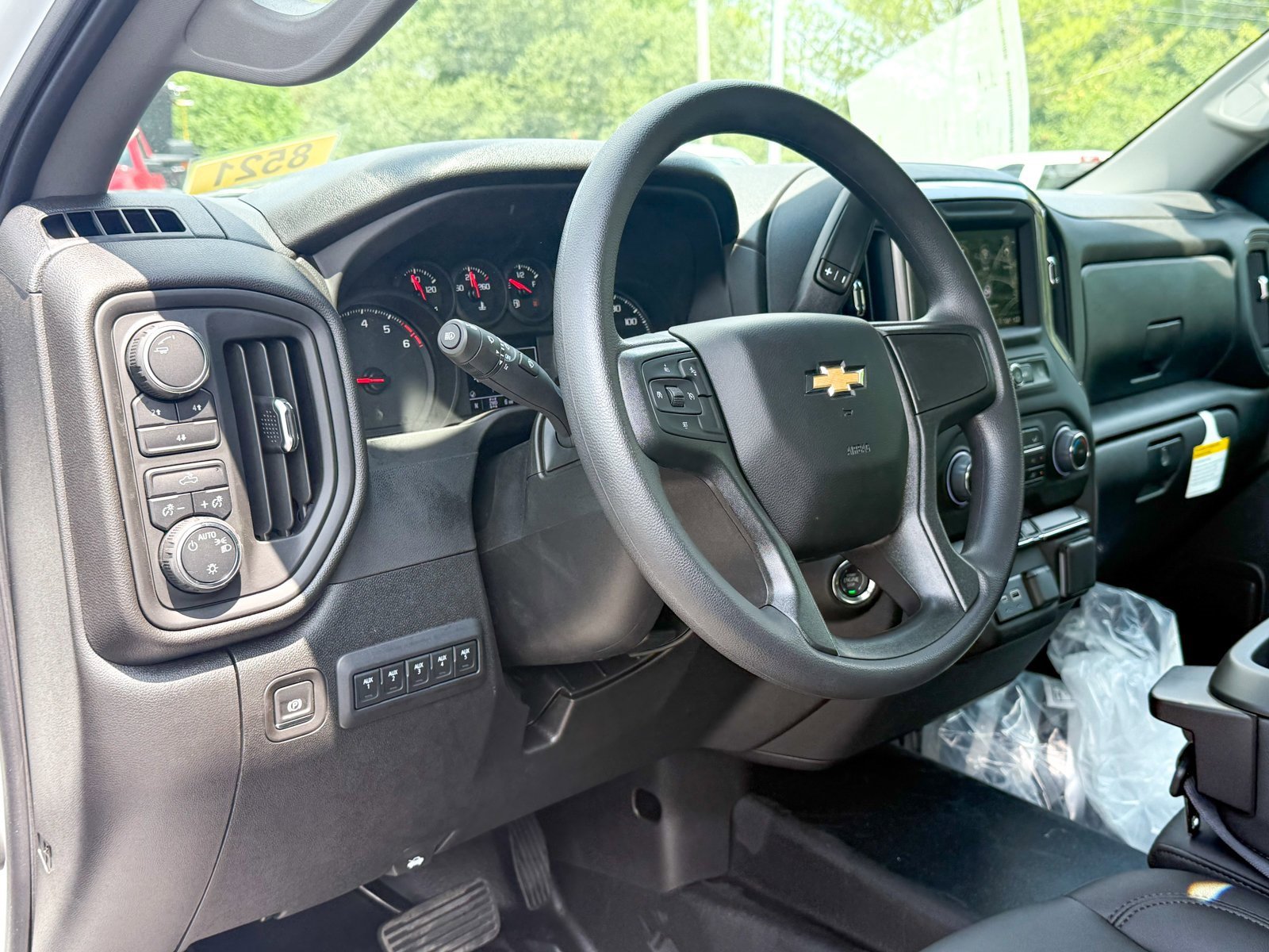 2025 Chevrolet Silverado 3500HD Work Truck photo 3