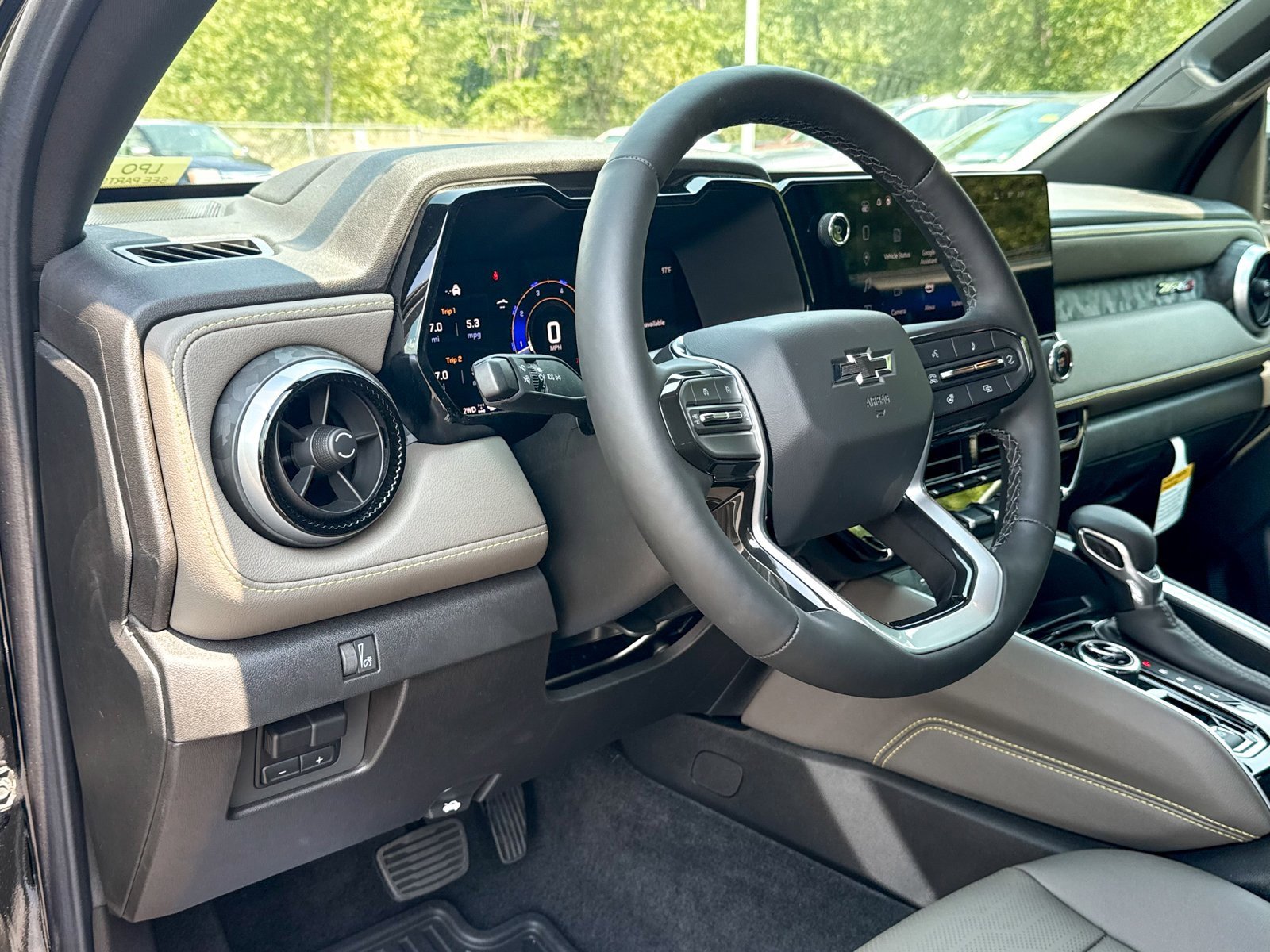 2025 Chevrolet Colorado ZR2 photo 3