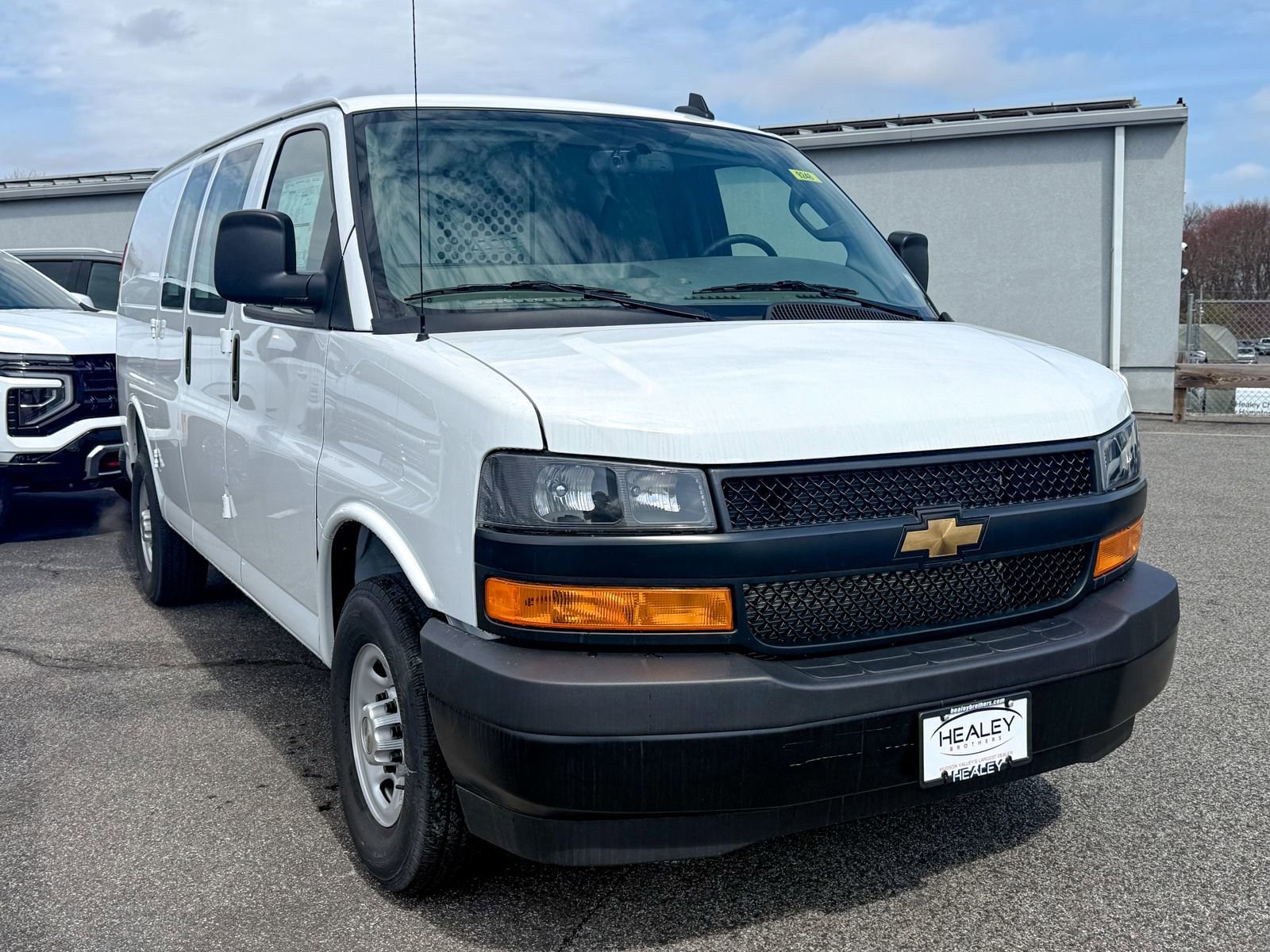 2025 Chevrolet Express 2500 Work Van HD's photo