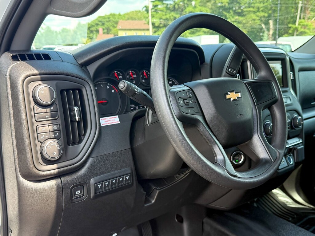 New 2025 Chevrolet Silverado 3500 HD Chassis Cab Work Truck Truck Crew Cab