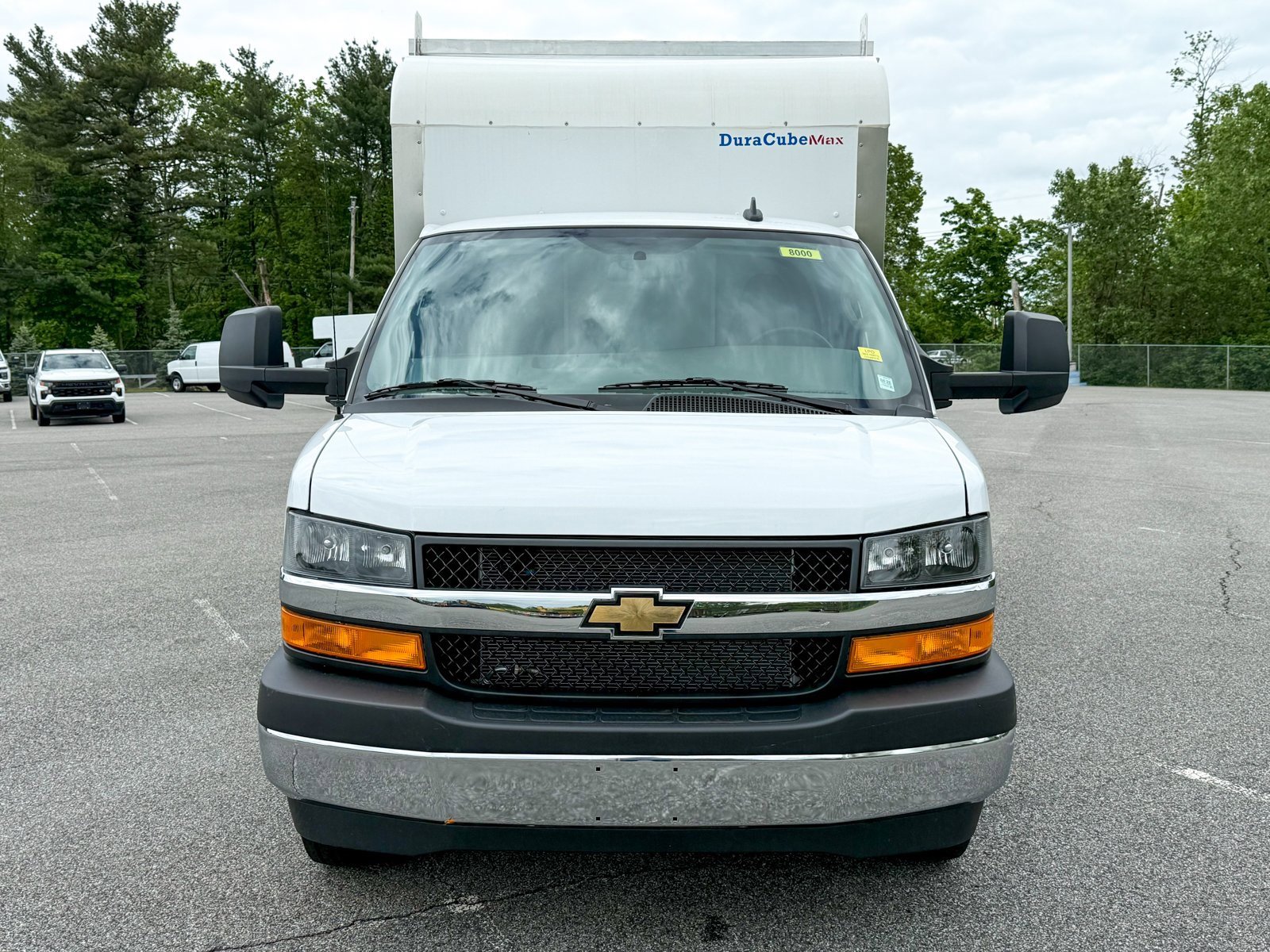 2025 Chevrolet Express 3500 Cutaway Van photo 4