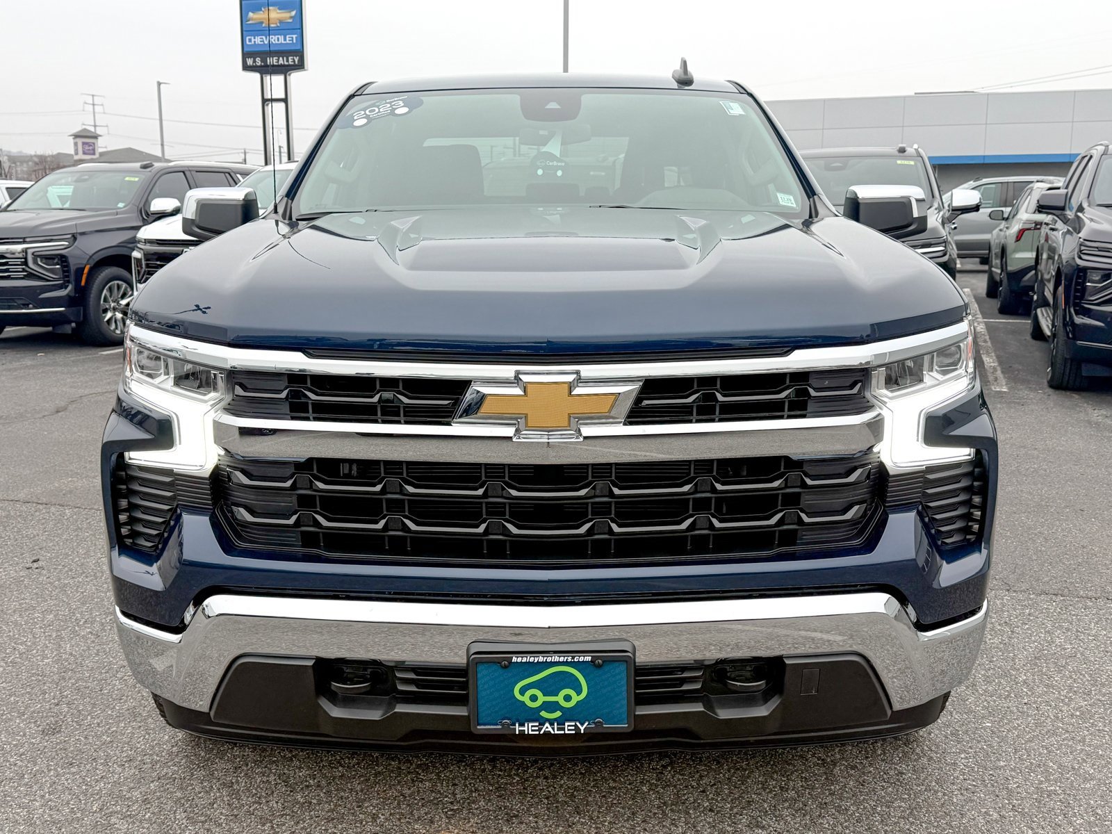 2023 Chevrolet Silverado 1500 LT photo 2