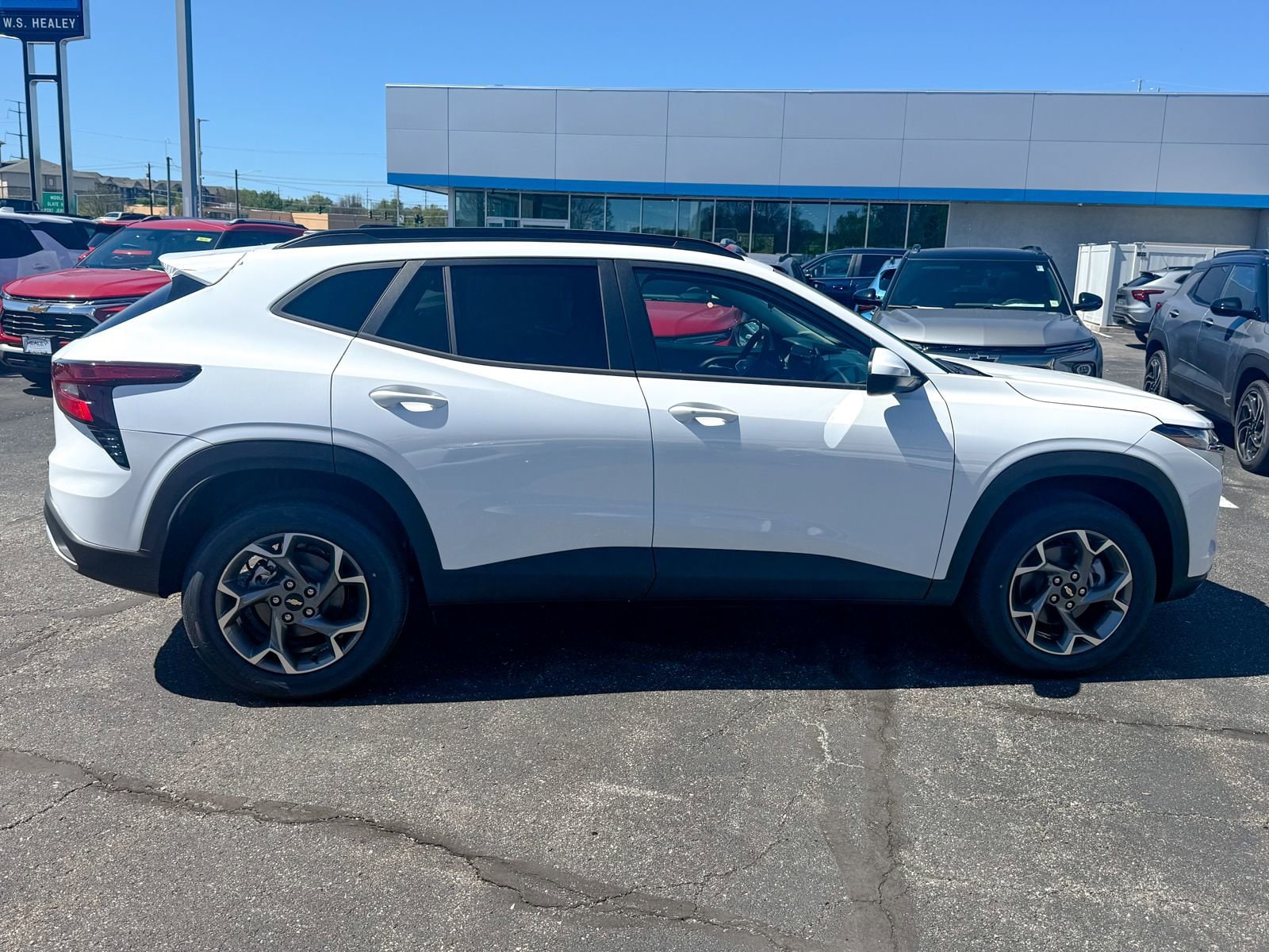2026 Chevrolet Trax LT - Photo 8