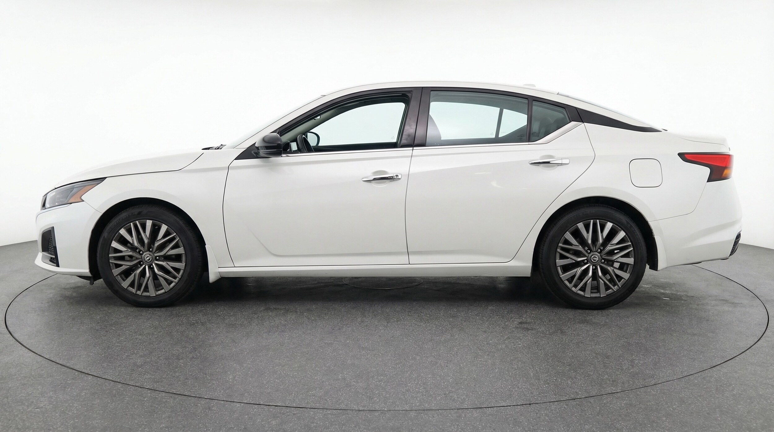 Thumbnail: 2025 Nissan Altima - 4
