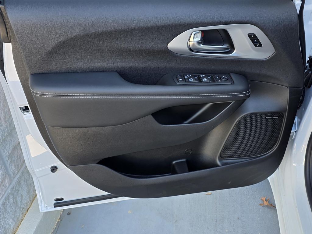 2026 Chrysler Pacifica Limited - Photo 43