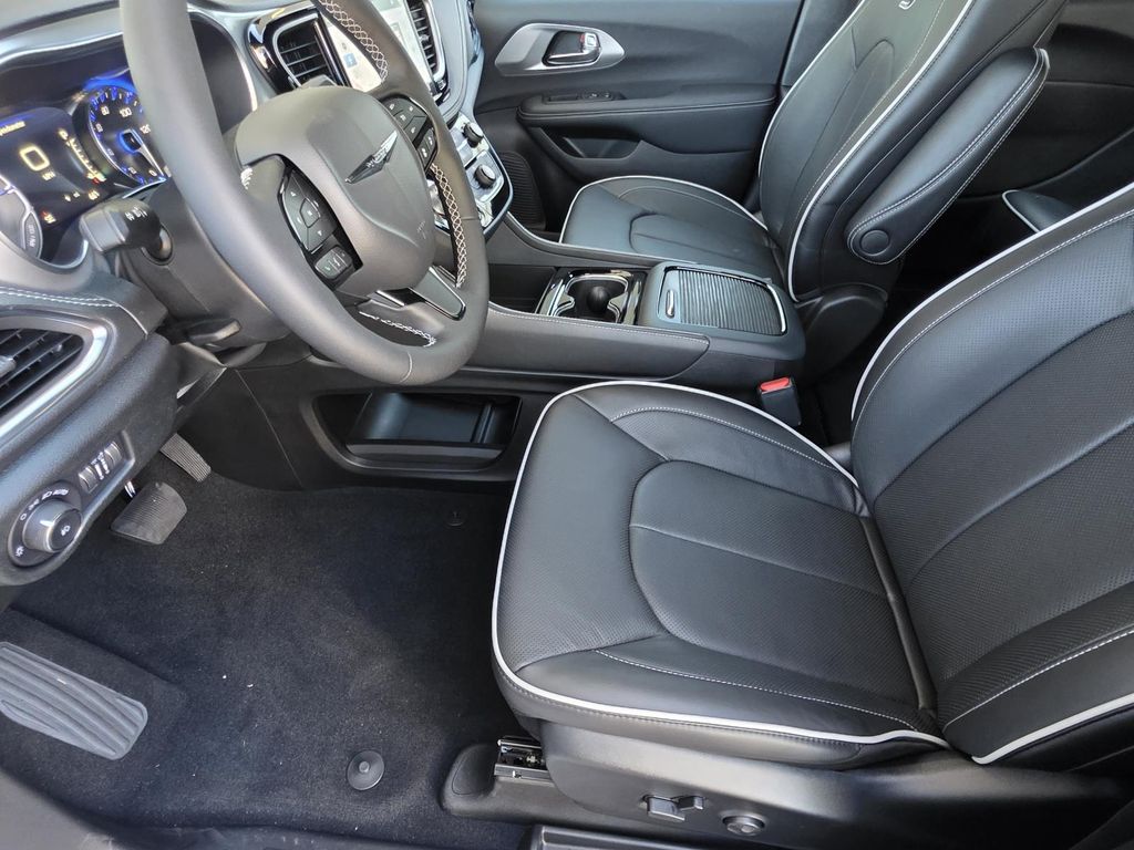 2026 Chrysler Pacifica Limited - Photo 7