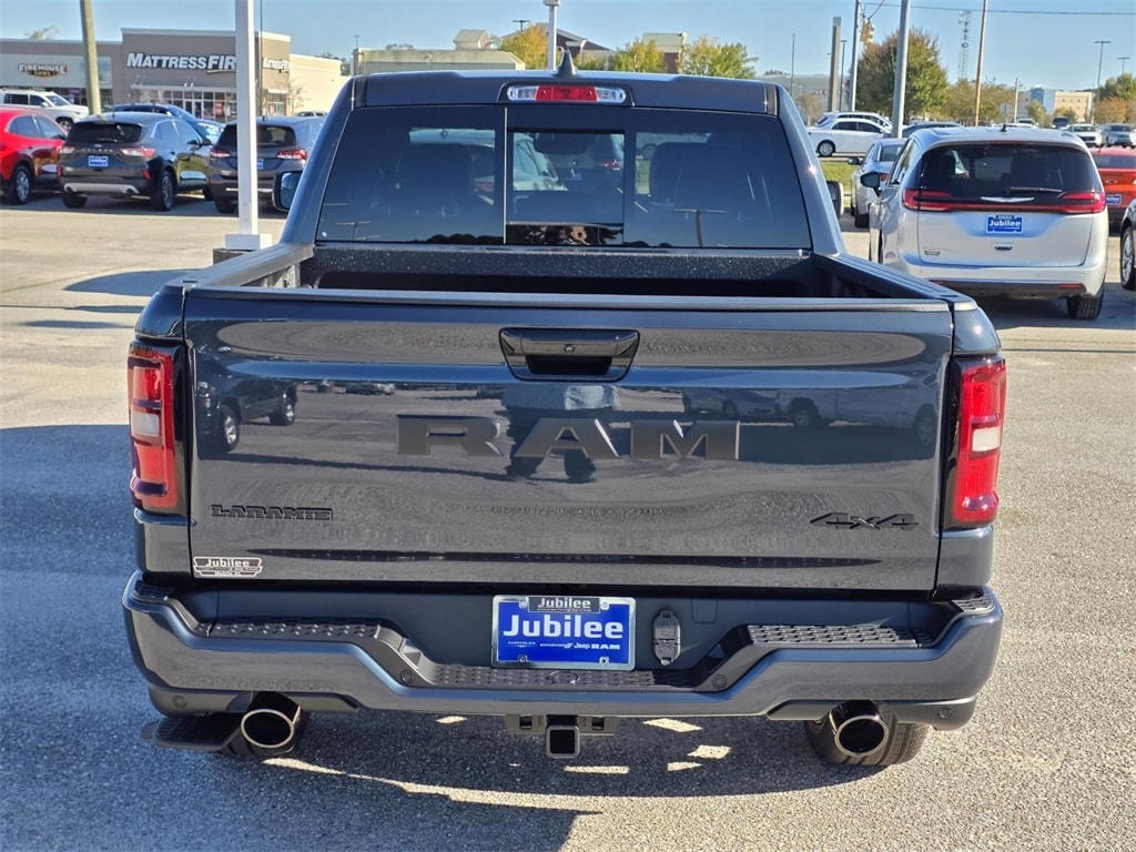 New 2026 Ram 1500 LARAMIE CREW CAB 4X4 5'7 BOX Pickup