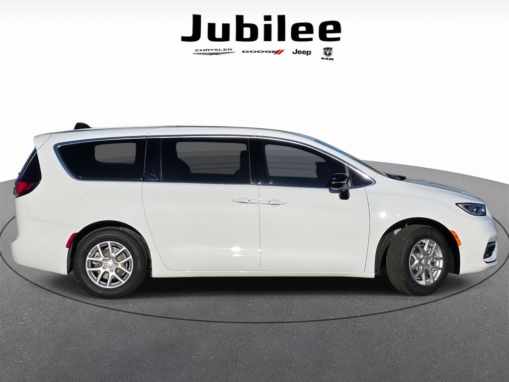 2026 Chrysler Pacifica Select - Photo 42