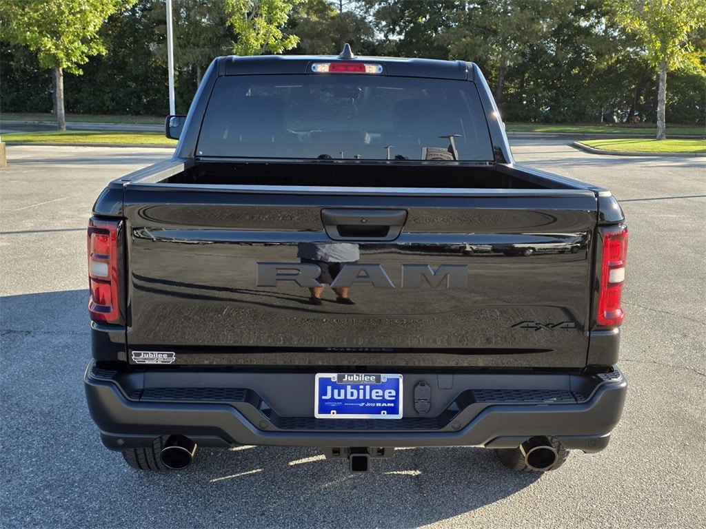 New 2026 Ram 1500 TRADESMAN CREW CAB 4X4 5'7 BOX Pickup